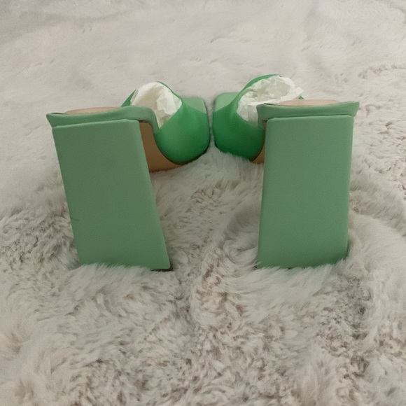 Cute summer  heels! - Picture 3 of 4